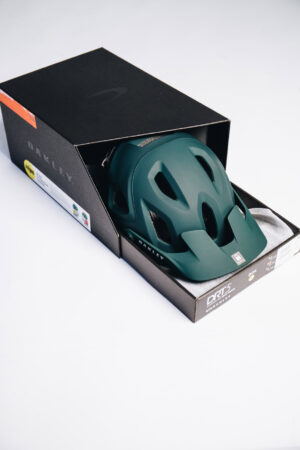 Casco Oakley DRT5